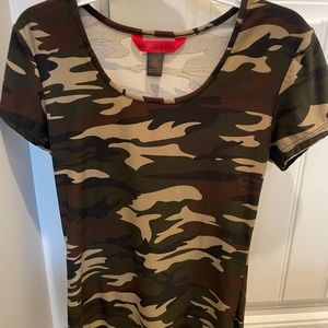 HOT KISS CAMO TOP